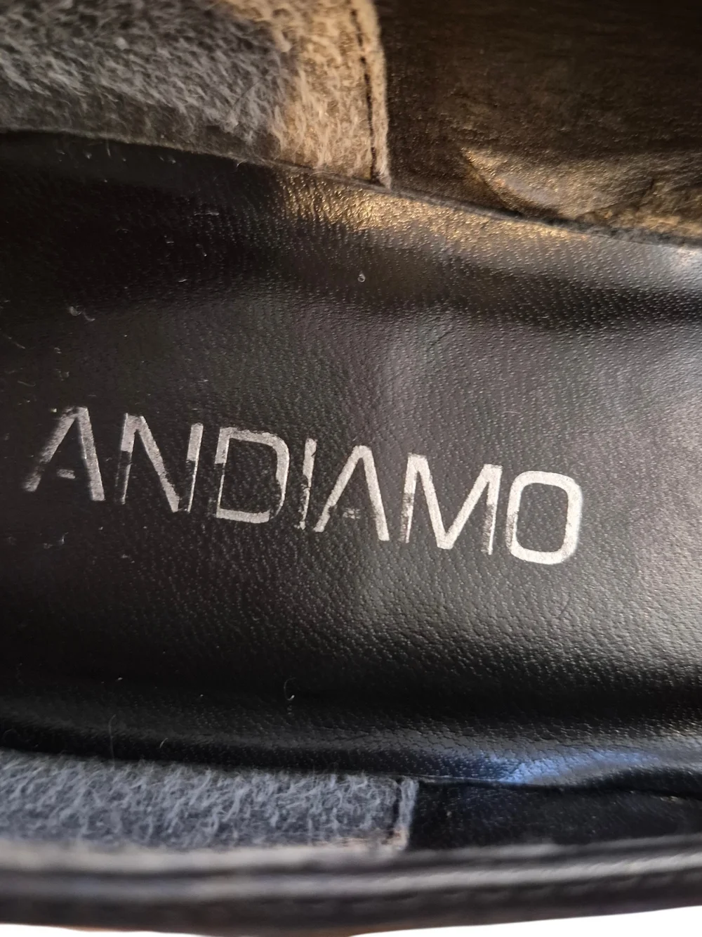 ANDIAMO Black Leather Pumps Size 8.5